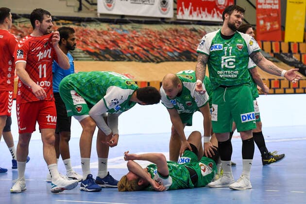Berlins Marian Michalczik lies on the ground playing in the Handball Bundesliga, Die Eulen Ludwigshafen Fuechse Berlin Ludwigshafen am Rhein 12 12 20 Handball , 12 12 2020, Ludwigshafen am Rhein Germany xpxmrx