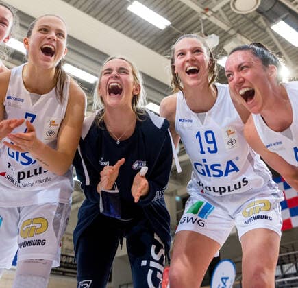 Cheering after the first victory Laura Schinkel 07, GISA Lions SV Halle , Meret Kleine Beeck 19, GISA Lions SV Halle , Eilidh Simpson 41, GISA Lions SV Halle and Lilly Oswald 16, GISA Lions SV Halle GISA Lions SV Halle vs XCYDE Angels Nördlingen Basketball 1 Bundesliga ERDGAS Sportarena Halle Saale 12 12 2020 Photo Holger John Sachsen Anhalt Germany