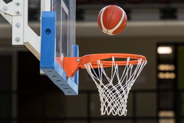 Ball over the net GISA Lions SV Halle vs XCYDE Angels Nördlingen Basketball 1 Bundesliga ERDGAS Sportarena Halle Saale 12 12 2020 Photo Holger John Sachsen Anhalt Germany