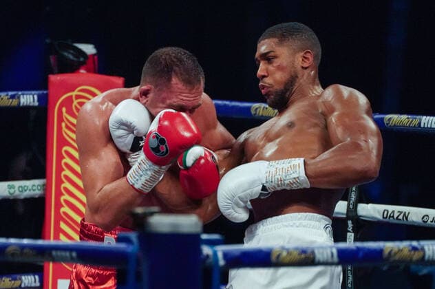 Bilder des Jahres 2020, Sport 12 Dezember Sport Themen der Woche KW50 Sport Bilder des Tages First game - Florian Marku vs Jamie Stewart Joshua V Pulev 12.12.2020 Â Copyright: xLiubomirxASENOVx