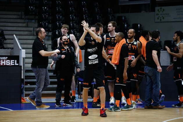 Ivan Mikulic wiha Panthers Schwenningen, 04 celebrates after the end of the game Phoenix Hagen vs wiha Panthers Schwenningen, Basketball, 2 Bundesliga, 11 Matchday, 2020 2021, 12 12 2020, Phoenix Hagen vs wiha Panthers Schwenningen, Basketball, 2 Bundesliga, 11 Matchday, 2020 2021, 12 12 2020 Hagen Copyright: xJulianxMeusel Eibner-Pressefotox EP_JML