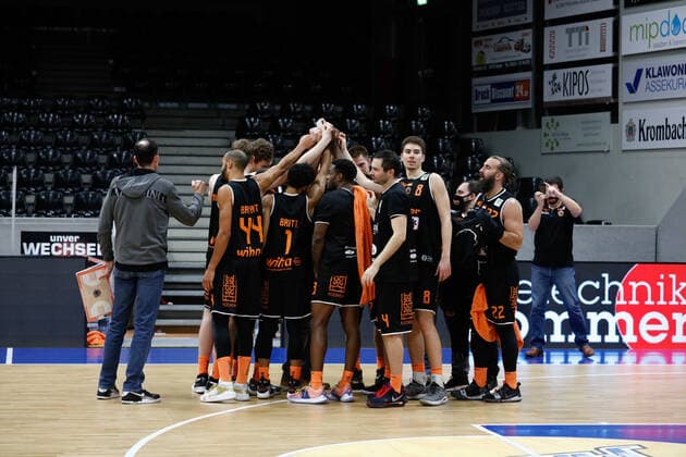 The wiha Panthers Schwenningen celebrate the victory against Phoenix Hagen Phoenix Hagen vs wiha Panthers Schwenningen, Basketball, 2 Bundesliga, 11 Matchday, 2020 2021, 12 12 2020, Phoenix Hagen vs wiha Panthers Schwenningen, Basketball, 2 Bundesliga, 11 Matchday, 2020 2021, 12 12 2020 Hagen Copyright: xJulianxMeusel Eibner-Pressefotox EP_JML