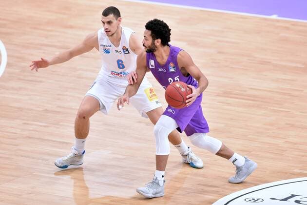 Galen Robinson Jr BG Goettingen am Ball and Marko Krstanovic Syntainics MBC , GER, Basketball, Bundesliga, BBL, BG Goettingen Syntainics MBC, 12 12 2020, Basketball, Bundesliga, BBL, BG Goettingen Syntainics MBC, 12 12 2020 Goettingen Copyright: xSippel xEibner-Pressefotox EP_rsl