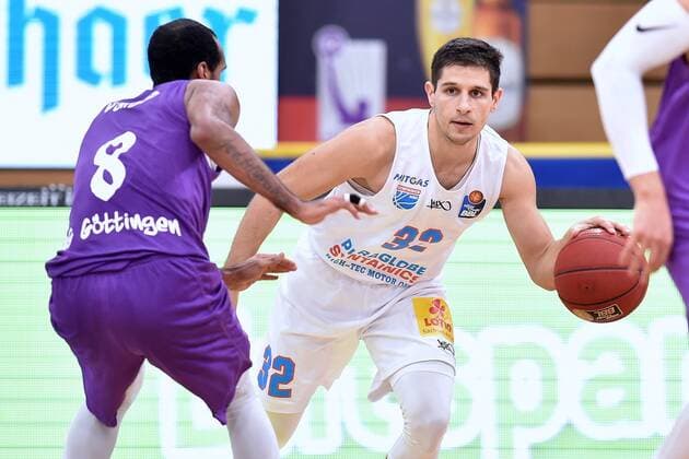 Roko Rogic Syntainics MBC am ball , Akeem Vargas BG Goettingen L , GER, Basketball, Bundesliga, BBL, BG Goettingen Syntainics MBC, 12 12 2020, Basketball, Bundesliga, BBL, BG Goettingen Syntainics MBC, 12 12 2020 Goettingen Copyright: xSippel xEibner-Pressefotox EP_rsl