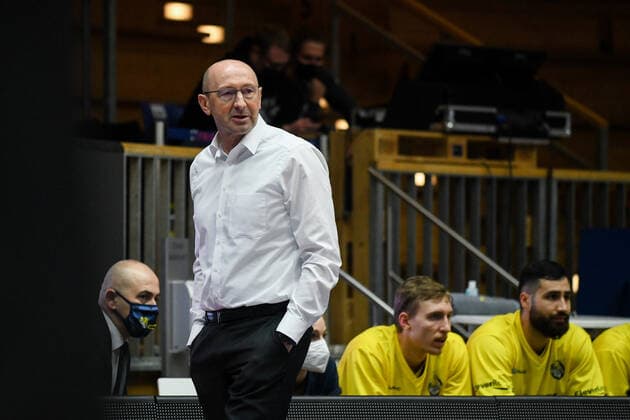 Coach Mladen Drijencic EWE Baskets Oldenburg watches the game, GER, HAKRO Merlins Crailsheim vs EWE Baskets Oldenburg, 12 12 2020, 6 matchday easycredit Basketball Bundesliga, season 2020 2021 GER, HAKRO Merlins Crailsheim vs EWE Baskets Oldenburg, 12 12 2020, 6 matchday easycredit Basketball Bundesliga, season 2020 2021 Crailsheim Copyright: xMemmlerx Eibner-Pressefotox EP_mmr