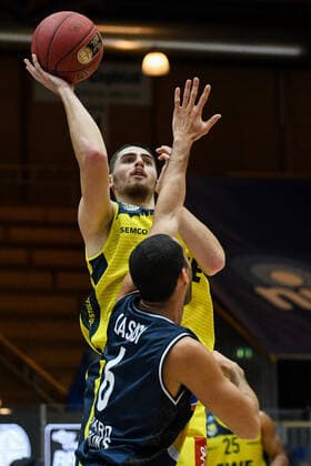Sebastian Herrera EWE Baskets Oldenburg in basket against Elias Lasisi HAKRO Merlins Crailsheim , GER, HAKRO Merlins Crailsheim vs EWE Baskets Oldenburg, 12 12 2020, 6 matchday easycredit Basketball Bundesliga, season 2020 2021 GER, HAKRO Merlins Crailsheim vs EWE Baskets Oldenburg, 12 12 2020, 6 matchday easycredit Basketball Bundesliga, season 2020 2021 Crailsheim Copyright: xMemmlerx Eibner-Pressefotox EP_mmr