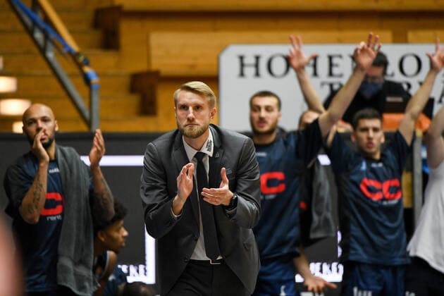 Coach Tuomas Iisalo HAKRO Merlins Crailsheim applauds his team, GER, HAKRO Merlins Crailsheim vs EWE Baskets Oldenburg, 12 12 2020, 6 matchday easycredit Basketball Bundesliga, season 2020 2021 GER, HAKRO Merlins Crailsheim vs EWE Baskets Oldenburg, 12 12 2020, 6 matchday easycredit Basketball Bundesliga, season 2020 2021 Crailsheim Copyright: xMemmlerx Eibner-Pressefotox EP_mmr