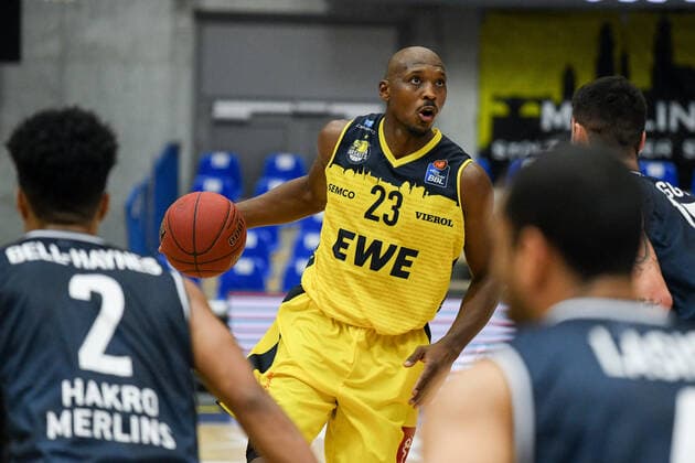 Topscorer Rickey Paulding EWE Baskets Oldenburg am Ball, GER, HAKRO Merlins Crailsheim vs EWE Baskets Oldenburg, 12 12 2020, 6 matchday easycredit Basketball Bundesliga, season 2020 2021 GER, HAKRO Merlins Crailsheim vs EWE Baskets Oldenburg, 12 12 2020, 6 matchday easycredit Basketball Bundesliga, season 2020 2021 Crailsheim Copyright: xMemmlerx Eibner-Pressefotox EP_mmr
