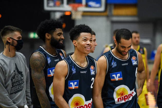 Trae Bell Haynes HAKRO Merlins Crailsheim and Elias Lasisi HAKRO Merlins Crailsheim are happy about the victory, GER, HAKRO Merlins Crailsheim vs EWE Baskets Oldenburg, 12 12 2020, 6 matchday easycredit Basketball Bundesliga, season 2020 2021 GER, HAKRO Merlins Crailsheim vs EWE Baskets Oldenburg, 12 12 2020, 6 matchday easycredit Basketball Bundesliga, season 2020 2021 Crailsheim Copyright: xMemmlerx Eibner-Pressefotox EP_mmr