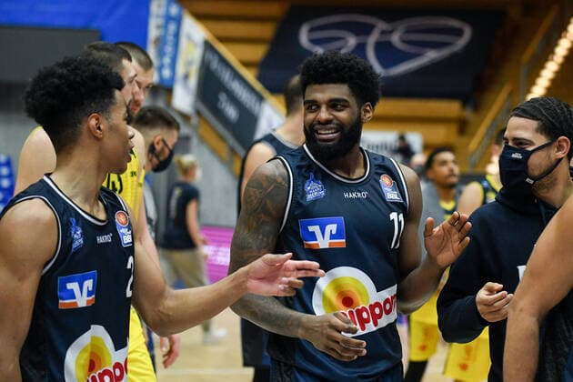 Tim Coleman HAKRO Merlins Crailsheim with Trae Bell Haynes HAKRO Merlins Crailsheim is happy about the victory, GER, HAKRO Merlins Crailsheim vs EWE Baskets Oldenburg, 12 12 2020, 6 matchday easycredit Basketball Bundesliga, season 2020 2021 GER, HAKRO Merlins Crailsheim vs EWE Baskets Oldenburg, 12 12 2020, 6 matchday easycredit Basketball Bundesliga, season 2020 2021 Crailsheim Copyright: xMemmlerx Eibner-Pressefotox EP_mmr