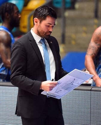 12 12 2020, xhbx, Basketball BBL Bundesliga, Frankfurt Skyliners MHP Riesen Ludwigsburg emspor, v l Trainer Sebastian Gleim Head Coach, Fraport Skyliners Frankfurt DFL DFB REGULATIONS PROHIBIT ANY USE OF PHOTOGRAPHS as IMAGE SEQUENCES and or QUASI VIDEO Frankfurt am Main