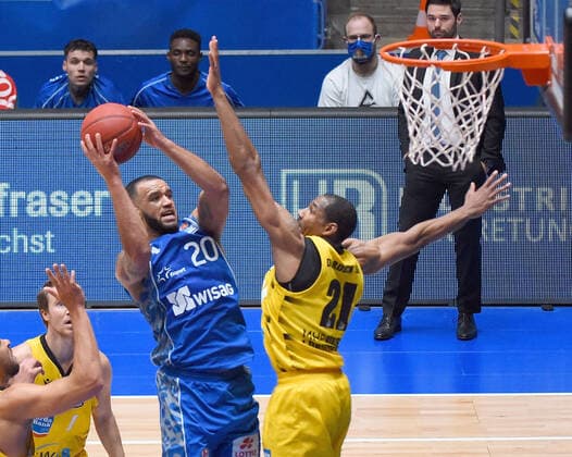 12 12 2020, xhbx, Basketball BBL Bundesliga, Frankfurt Skyliners MHP Riesen Ludwigsburg emspor, v l Rasheed Moore Fraport Skyliners Frankfurt , Tremmell Darden MHP Riesen Ludwigsburg DFL DFB REGULATIONS PROHIBIT ANY USE OF PHOTOGRAPHS as IMAGE SEQUENCES and or QUASI VIDEO Frankfurt am Main
