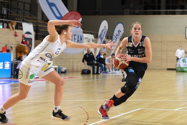 Halle, Germany 12 December 2020 1 BBL Women 2020 2021 Gisa Lions SV Halle vs Xcyde Angels Noerdlingen v li in duel Styliani Fouraki Halle and Anneke Schlueter Noerdlingen Erdgas Sportarena Sachsen Anhalt Copyright: xFotostandx xxBallaschx
