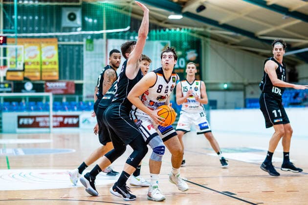 Nemanja Nadjfeji 8 BSW Sixers during the 2020 season 21 men in the Barmer Bundesliga ProB between BSW Sixers and ART Giants Düsseldorf in the Ballsporthalle Sandersdorf on 12 December 2020 in Sandersdorf, Saxony Anhalt, Germany
