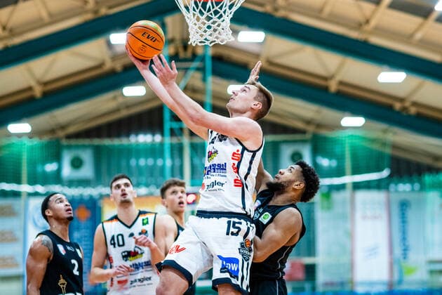 Marco Rahn 15 BSW Sixers during the 2020 season 21 men in the Barmer Bundesliga ProB between BSW Sixers and ART Giants Düsseldorf in the Ballsporthalle Sandersdorf on 12 December 2020 in Sandersdorf, Saxony Anhalt, Germany