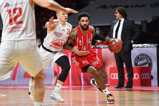 D J SEELY FCB , action, duel against L O REILLY Giessen Basketball 1 Bundesliga, FC Bayern Muenchen Basketball Giessen 46ers on 13 12 2020 ,A U D I D O M E