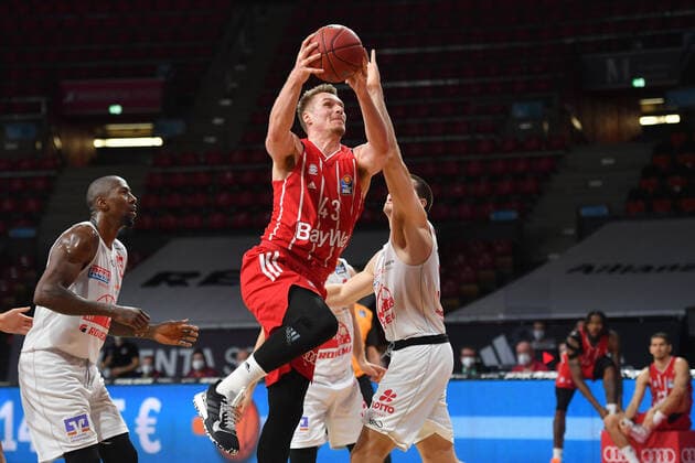 L RADOSEVIC FCB , action, duel against Jr D JAMES Giessen Basketball 1 Bundesliga, FC Bayern Muenchen Basketball Giessen 46ers on 13 12 2020 ,A U D I D O M E