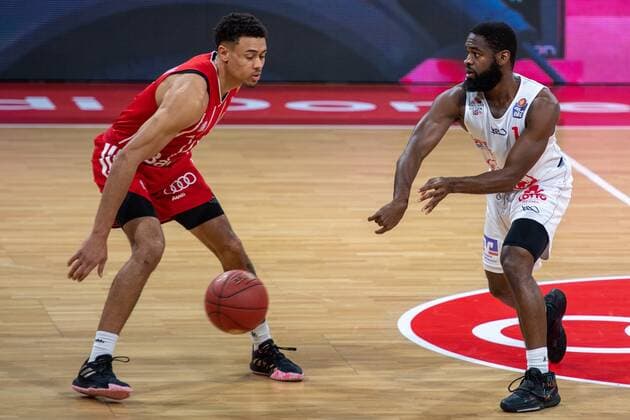 Leon Radosevic 43 FC Bayern , Jonathan Stark 1 Giessen 46ers , FC Bayern Basketball vs Giessen 46ers, BBL, 13 12 2020 Munich Bayern Germany Copyright: xkolbert-press UlrichxGamelx
