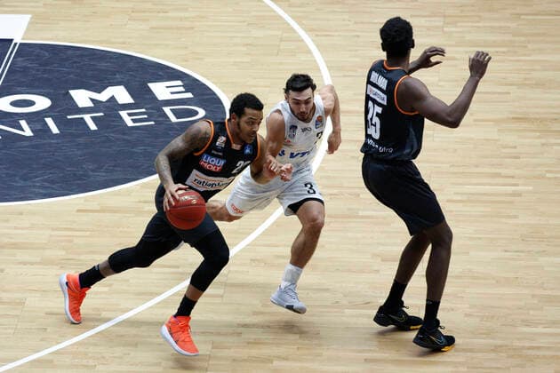 BBL easyCredit Basketball Bundesliga Season 2020 2021 6 game day on Sunday, 13 December 2020 at the edel optics de Arena in Hamburg Hamburg Towers Ratiopharm Ulm by Troy Caupain Ulm , Max DiLeo Towers , Aric Holman Ulm Hamburg Towers Ratiopharm Ulm