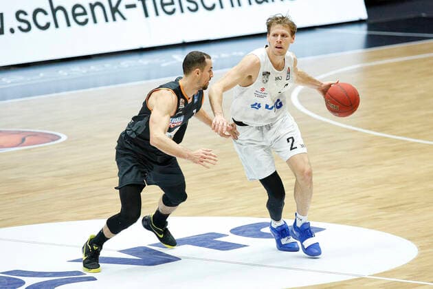BBL easyCredit Basketball Bundesliga Season 2020 2021 6 game day on Sunday, 13 December 2020 at edel optics de Arena in Hamburg Hamburg Towers Ratiopharm Ulm by John Petrucelli Ulm Jordan Swing Towers Hamburg Towers Ratiopharm Ulm