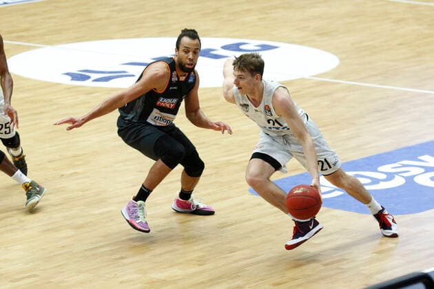 BBL easyCredit Basketball Bundesliga Season 2020 2021 6 game day on Sunday, 13 December 2020 at the edel optics de Arena in Hamburg Hamburg Towers Ratiopharm Ulm v l Demitrius Conger Ulm , Justus Hollatz Towers Hamburg Towers Ratiopharm Ulm