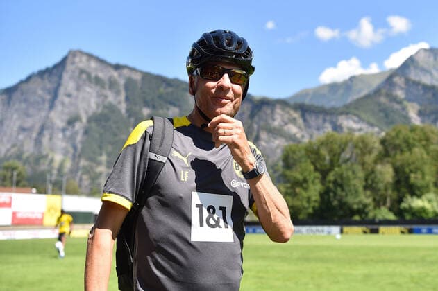 Dortmund coach Lucien Favre fired According to the BILD newspaper, Dortmund coach Lucien Favre was released from his job after his 15th defeat against the rising stars VfB Stuttgart According to kicker information, assistant coach Manfred Stefes is also to be released The coaching position will initially be taken over by co-coach Edin Terzic DFL regulations prohibit any use of photographs as image sequences and or quasi video xHDJPGx
