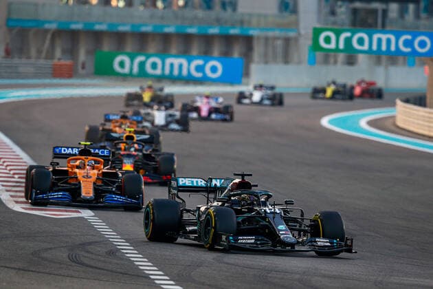 44 HAMILTON Lewis (gbr), Mercedes AMG F1 GP W11 Hybrid EQ Power+, action during the Formula 1 Etihad Airways Abu Dhabi Grand Prix 2020, from December 11 to 13, 2020 on the Yas Marina Circuit, in Abu Dhabi - Photo Florent Gooden DPPI FORMULE 1 : Grand Prix d Abou Dabi - 13 12 2020 DPPI PANORAMIC  44_00120037__GDN3522
