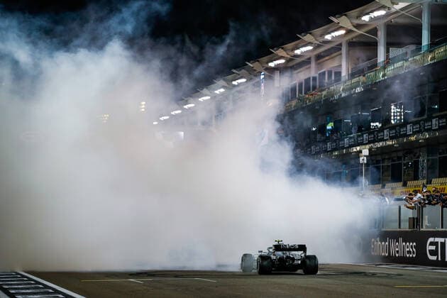 77 BOTTAS Valtteri (fin), Mercedes AMG F1 GP W11 Hybrid EQ Power+, action, donuts during the Formula 1 Etihad Airways Abu Dhabi Grand Prix 2020, from December 11 to 13, 2020 on the Yas Marina Circuit, in Abu Dhabi - Photo Florent Gooden DPPI FORMULE 1 : Grand Prix d Abou Dabi - 13 12 2020 DPPI PANORAMIC  00120037__GDE3960JPG