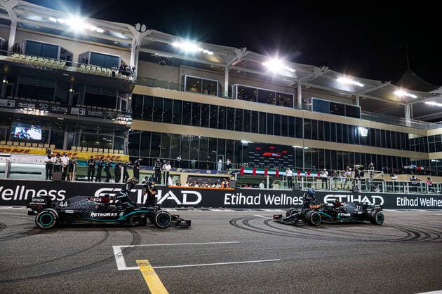 44 HAMILTON Lewis (gbr), Mercedes AMG F1 GP W11 Hybrid EQ Power+, 77 BOTTAS Valtteri (fin), Mercedes AMG F1 GP W11 Hybrid EQ Power+, donuts during the Formula 1 Etihad Airways Abu Dhabi Grand Prix 2020, from December 11 to 13, 2020 on the Yas Marina Circuit, in Abu Dhabi - Photo Antonin Vincent DPPI FORMULE 1 : Grand Prix d Abou Dabi - 13 12 2020 DPPI PANORAMIC  00120037_AV2_3039JPG