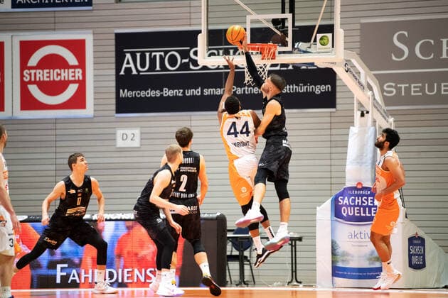 BARMER 2 Basketball Bundesliga ProA 11 Matchday Season 2020 2021 on 13 12 2020 Science City Jena vs ROSTOCK SEAWOLVES vs Andrew Smith Jena blocks Keith Wright Rostock at the basketball lay-up Sparkassen Arena Jena