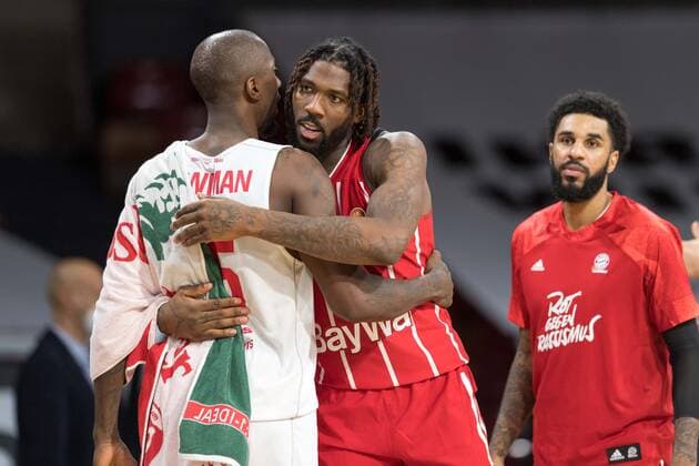 Basketball, BBL, 20201213, FC Bayern Munich Giessen 46ers In the picture Brandon BOWMAN Giessen 46ers, 15 and Jalen REYNOLDS FC Bayern Munich, 8 after game Munich Audi Dome Bayern Germany Copyright: Passion2Press.dex xMarkusxFischerx