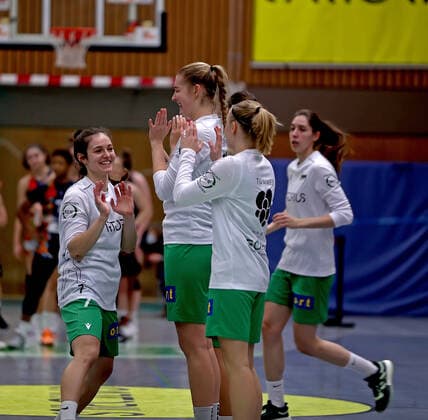 GSD zje123 DBBL BG Mrs. Kingfishers USC Freiburg Göttingen Jennifer Crowder left when entering