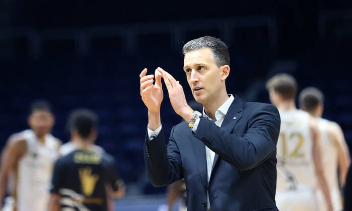 Headcoach Pete Strobl Basketball Loewen Braunschweig and his team are happy about the victory