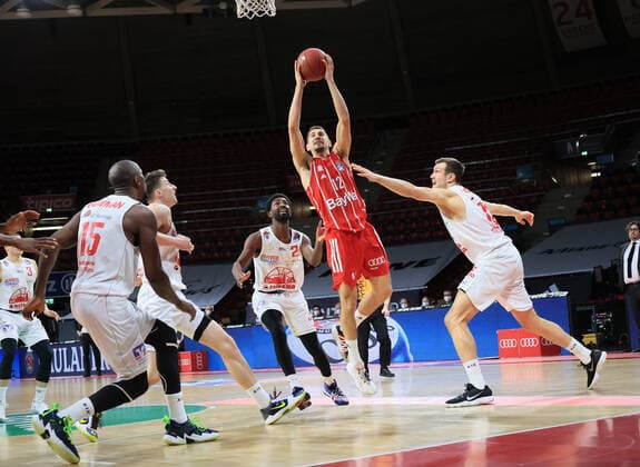 13 12 2020, BBL, FC Bayern Basketball vs Giessen 46ers, Audi Dome Munich, Basketball, Sport, in the picture Bowman Giessen 46ers , Pjanic Giessen 46ers , Hamilton Giessen46ers and Judge Giessen 46ers
