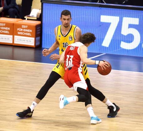 GER, BBL, ALBA Berlin vs Brose Bamberg 13 12 2020, Mercedes Benz Arena, Berlin, GER, BBL, ALBA Berlin vs Brose Bamberg, in the picture Kresimir Nikic ALBA Berlin 16 , Bennet Hundt Brose Bamberg 33 nordphotoxEngler nph00076