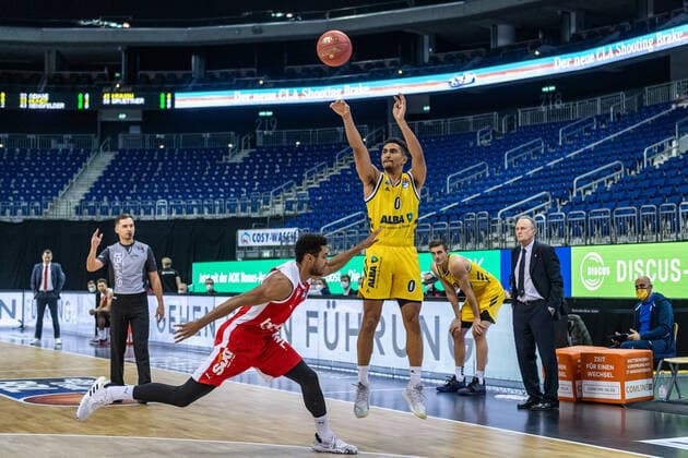 Basketball Berlin 13 12 2020 Season 2020 2021 easyCredit BBL 1 Bundesliga BBL Alba Berlin vs Brose Banberg Maodo Lo Alba Berlin, No 00 Kenneth Ogbe Bamberg, No 25