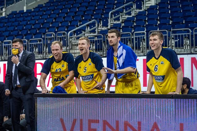 Basketball Berlin 13 12 2020 Season 2020 2021 easyCredit BBL 1 Bundesliga BBL Alba Berlin vs Brose Banberg Jubel Alba Luke Sikma Alba Berlin, No 43 Niels Giffey Alba Berlin, No 05 Kresimir Nikic Alba Berlin, No 16 Malte Delow Alba Berlin, No 06 vlnr