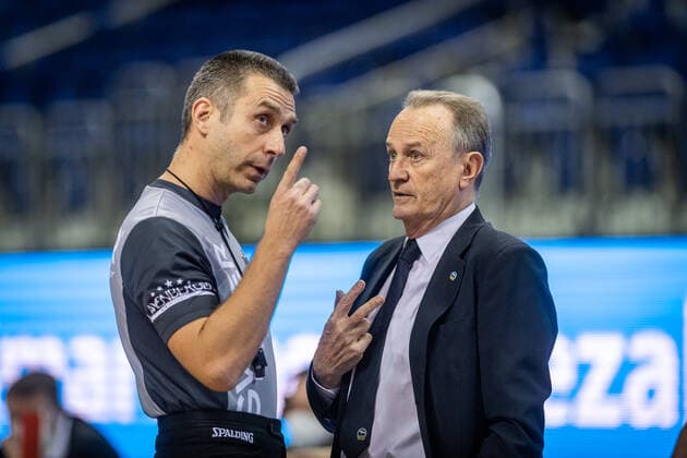 Basketball Berlin 13 12 2020 Season 2020 2021 easyCredit BBL 1 Bundesliga BBL Alba Berlin vs Brose Banberg Robert Lottermoser Referee Aito Garcia Reneses Alba Berlin, Trainer