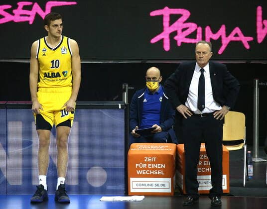 GER, BBL, ALBA Berlin vs Brose Bamberg 13 12 2020, Mercedes Benz Arena, Berlin, GER, BBL, ALBA Berlin vs Brose Bamberg, in the picture Tim Schneider ALBA Berlin 10 , head coach Aito Garcia Reneses ALBA Berlin nordphotoxEngler nph00076