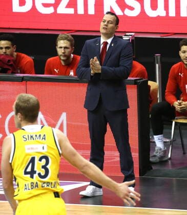GER, BBL, ALBA Berlin vs Brose Bamberg 13 12 2020, Mercedes Benz Arena, Berlin, GER, BBL, ALBA Berlin vs Brose Bamberg, in the picture Head Coach Johan Roijakkers Brose Bamberg nordphotoxEngler nph00076