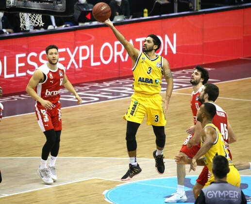 GER, BBL, ALBA Berlin vs Brose Bamberg 13 12 2020, Mercedes Benz Arena, Berlin, GER, BBL, ALBA Berlin vs Brose Bamberg, in the picture Peyton Siva ALBA Berlin 3 , Joanic Gruettner Bacoul Brose Bamberg 50 , b1 , David Kravish Brose Bamberg 45 nordphotoxEngler nph00076