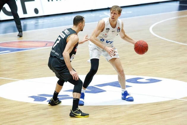 BBL easyCredit Basketball Bundesliga Season 2020 2021 6 game day on Sunday, 13 December 2020 at the edel optics de Arena in Hamburg Hamburg Towers Ratiopharm Ulm by John Petrucelli Ulm , Jordan Swing Towers Hamburg Towers Ratiopharm Ulm