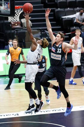 BBL easyCredit Basketball Bundesliga Season 2020 2021 6 game day on Sunday, 13 December 2020 at the edel optics de Arena in Hamburg Hamburg Towers Ratiopharm Ulm v l TJ Shorts II Towers , Patrick Heckmann Ulm Hamburg Towers Ratiopharm Ulm
