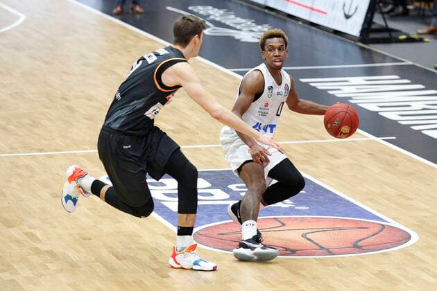 BBL easyCredit Basketball Bundesliga Season 2020 2021 6 game day on Sunday, 13 December 2020 at the edel optics de Arena in Hamburg Hamburg Towers Ratiopharm Ulm by Christoph Philipps Ulm , TJ Shorts II Towers Hamburg Towers Ratiopharm Ulm