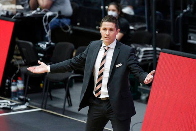 BBL easyCredit Basketball Bundesliga Season 2020 2021 6 game day on Sunday, 13 December 2020 at edel optics de Arena in Hamburg Hamburg Towers Ratiopharm Ulm Head coach Jaka Lakovic Ulm Hamburg Towers Ratiopharm Ulm