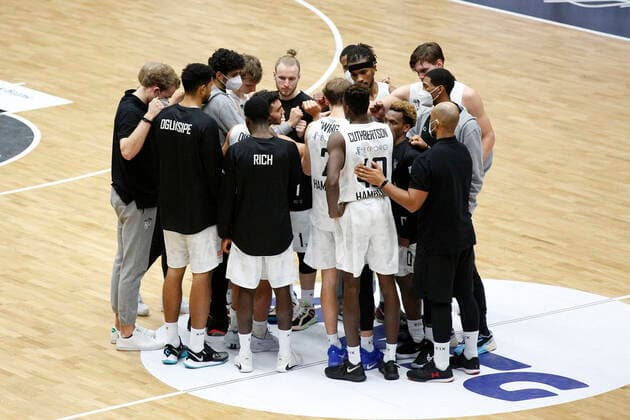 BBL easyCredit Basketball Bundesliga Season 2020 2021 6 matchday on Sunday, 13 December 2020 at the edel optics de Arena in Hamburg Hamburg Towers Ratiopharm Ulm Players Circle Hamburg Towers Hamburg Towers Ratiopharm Ulm