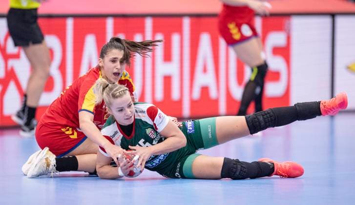 Noemi Hafra of Hungary in action with Lorena Ostase of Romania during the EHF EURO 2020 European Women s Handball Main Round Group II match between Hungary and Romania at Sydbank Arena in Kolding in Denmark, on December 14, 2020, Kolding Denmark  Copyright: BoxAmstrup BoxAmstrupx COP236 spdk20201214-221841-L