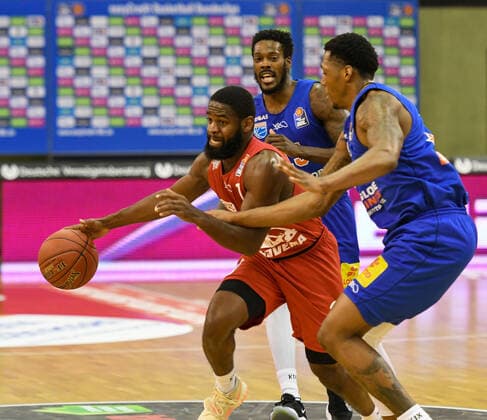 Jonathan Stark, Kyndahl Hill 1 matchday, Basketball Bundesliga, Basketball season 2020 2021, Germany, easyCredit BBL, Germany, Giessen 46ers, giessen red, men, Jobstairs GIESSEN 46ers MBC Syntainics MBC, men, MBC blue white