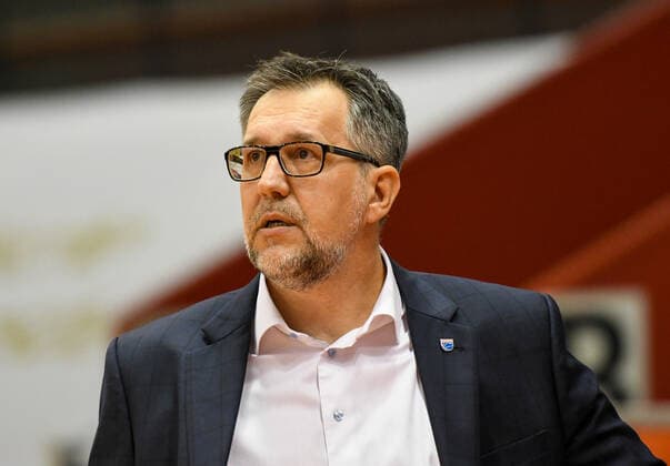 Silvano Poropat, Coach Weißenfels 1 Matchday, Basketball Bundesliga, Basketball Season 2020 2021, Germany, easyCredit BBL, Germany, Giessen 46ers, giessen red, Men, Jobstairs GIESSEN 46ers MBC Syntainics MBC, Men, MBC blue white