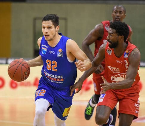 Roko Rogic, Isaac Hamilton 1 matchday, Basketball Bundesliga, Basketball season 2020 2021, Germany, easyCredit BBL, Germany, Giessen 46ers, giessen red, men, Jobstairs GIESSEN 46ers MBC Syntainics MBC, men, MBC blue white